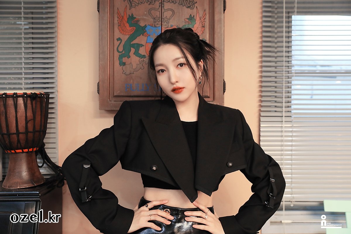 김소원 반지 - 위엔터테인먼트 공식 네이버 포스트 오젤(Ozel) 오젤 반지 착용 화보 4