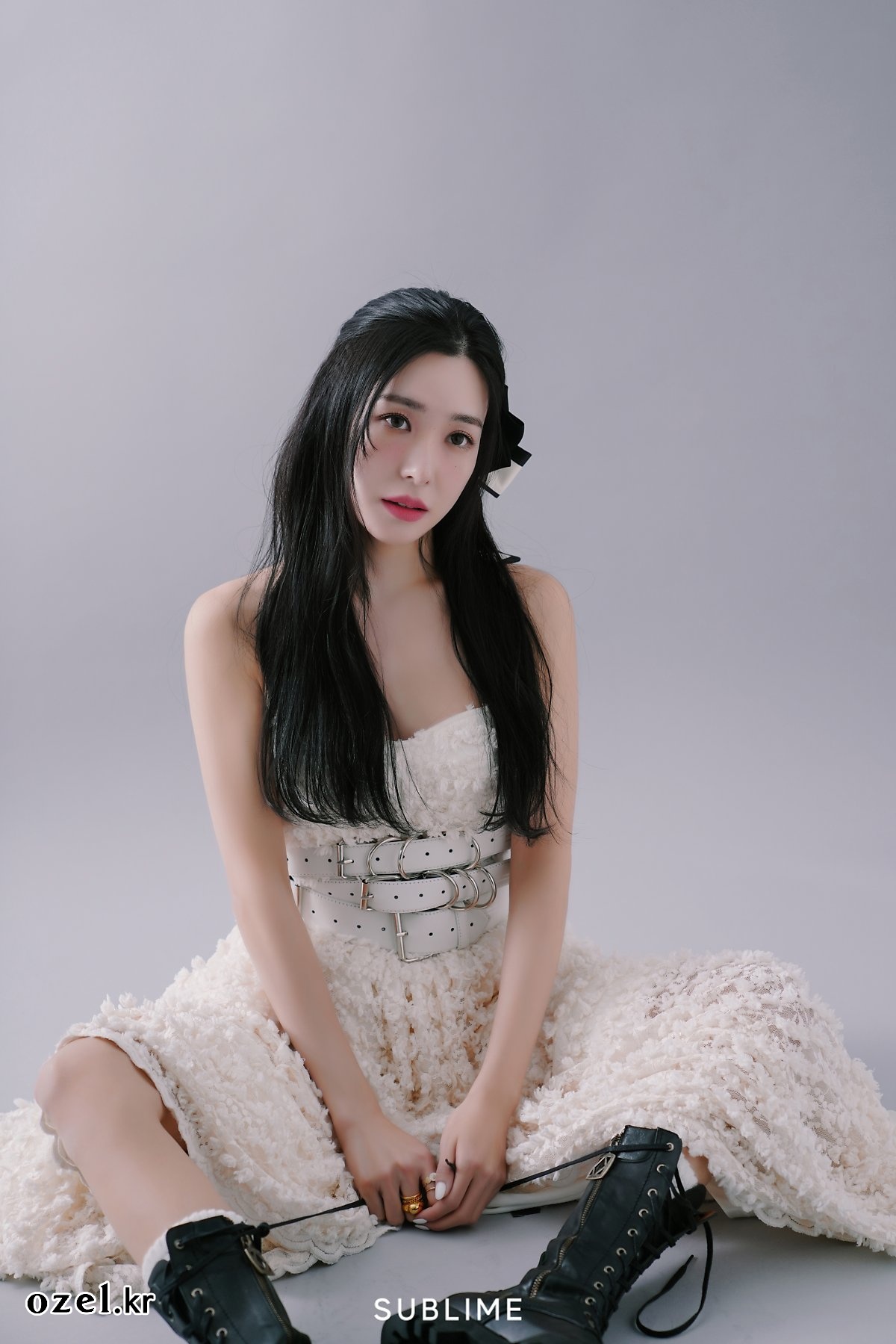 티파니 영 반지 - 써브라임 엔터테인먼트 네이버 포스트 오젤(Ozel) 오젤 반지 착용 화보 1
