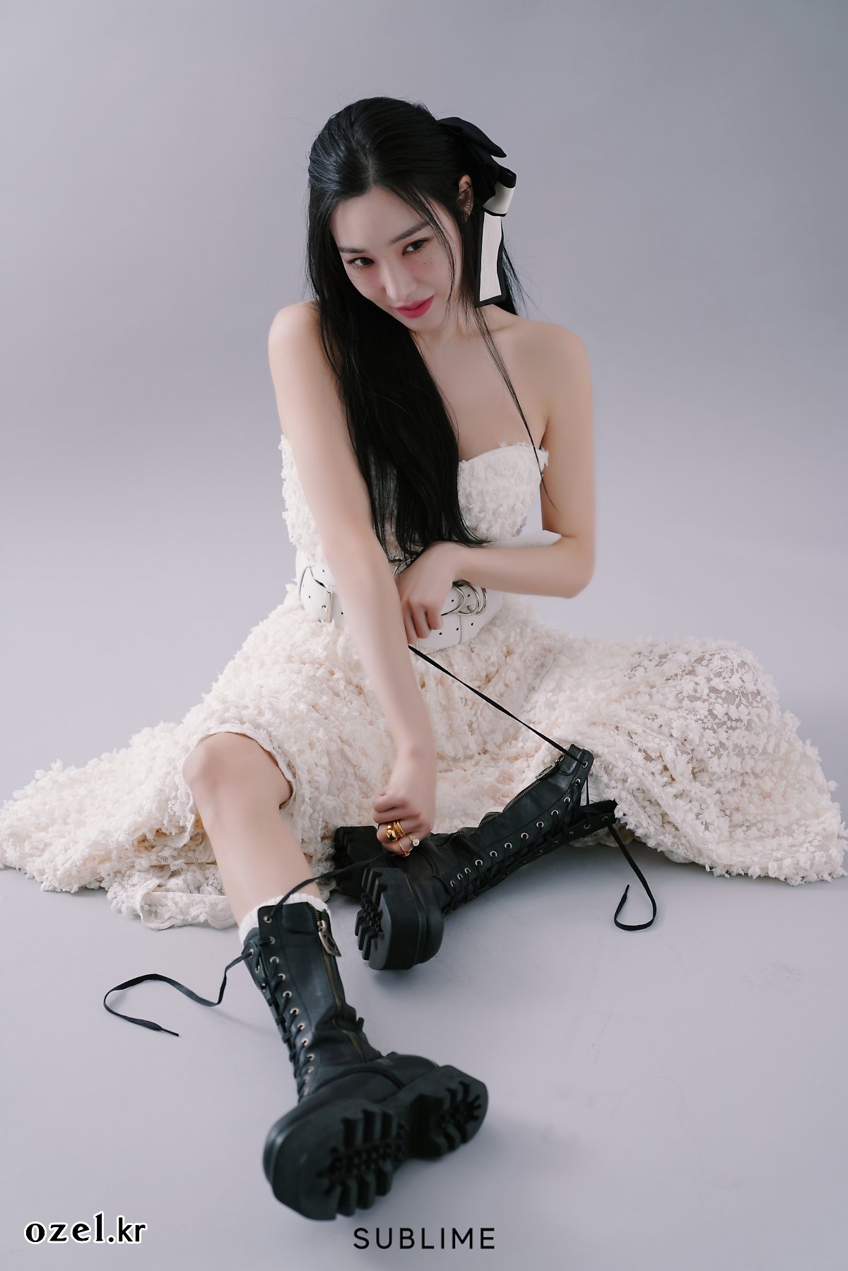 티파니 영 반지 - 써브라임 엔터테인먼트 네이버 포스트 오젤(Ozel) 오젤 반지 착용 화보 3
