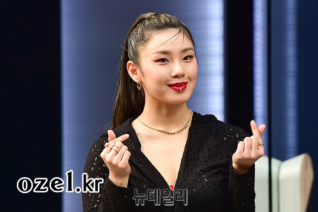 리정 목걸이 - 바비브라운 행사 온라인 기사 오젤(Ozel) 오젤 목걸이 착용 화보 2
