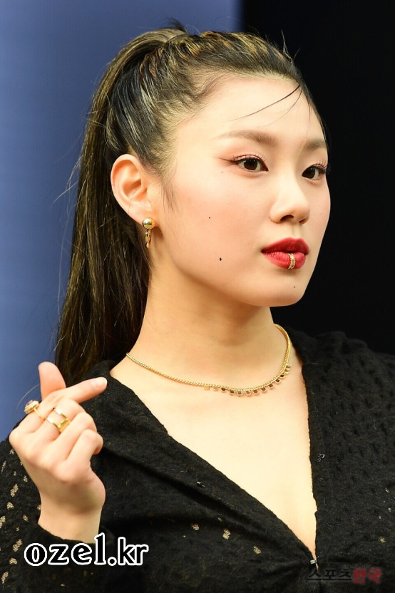 리정 목걸이 - 바비브라운 행사 온라인 기사 오젤(Ozel) 오젤 목걸이 착용 화보 4