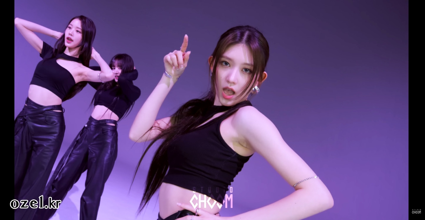아이브 가을 귀걸이 - 스튜디오춤 유튜브 오젤(Ozel) 오젤 귀걸이 착용 화보 2