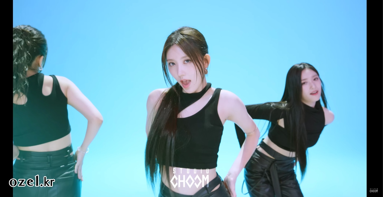 아이브 가을 귀걸이 - 스튜디오춤 유튜브 오젤(Ozel) 오젤 귀걸이 착용 화보 7