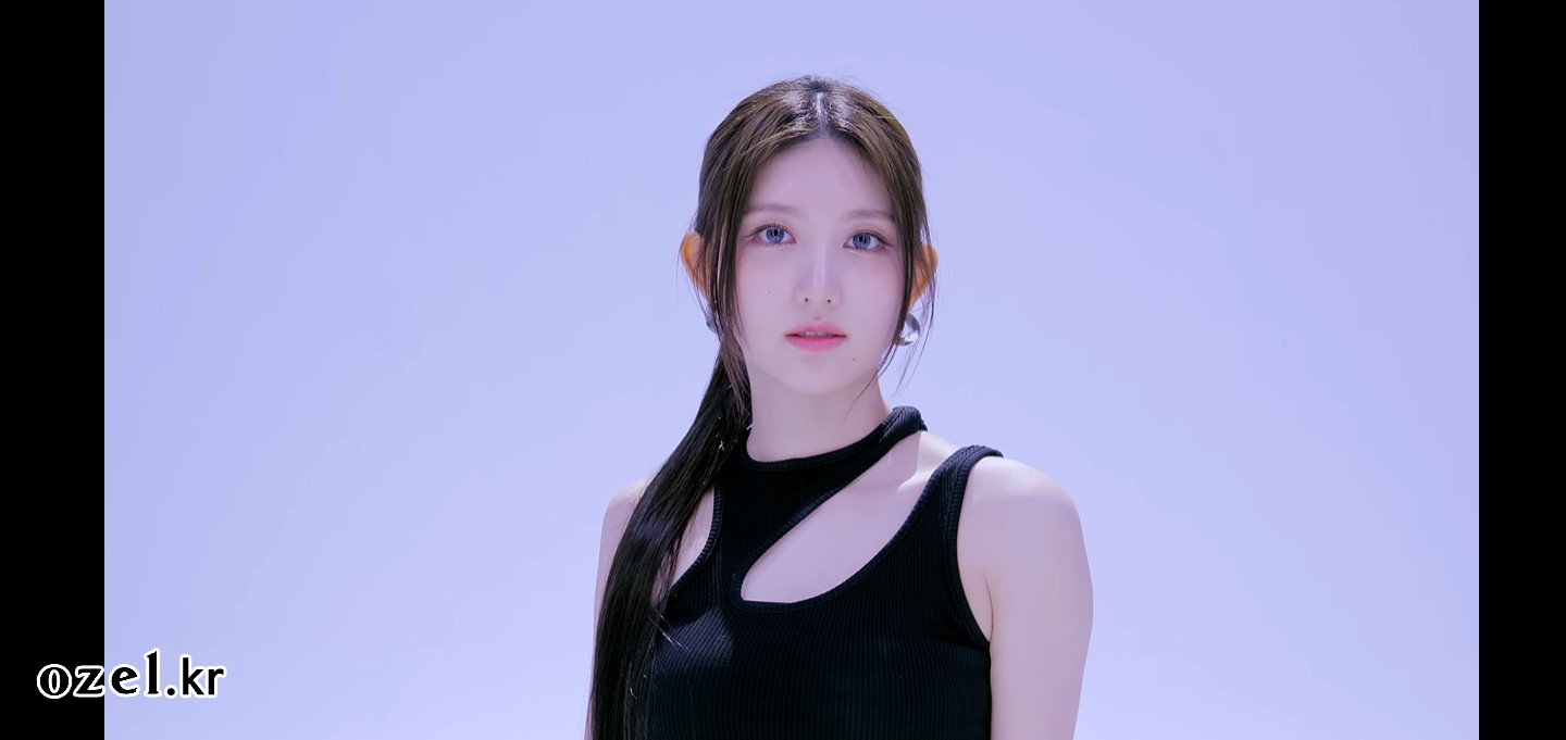 아이브 가을 귀걸이 - 스튜디오춤 유튜브 오젤(Ozel) 오젤 귀걸이_PB102E 착용 화보 2