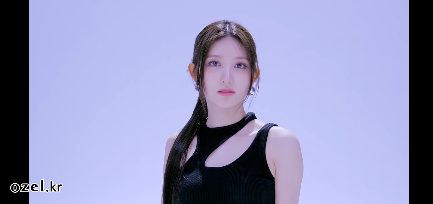 아이브 가을 귀걸이 - 스튜디오춤 유튜브 오젤(Ozel) 오젤 귀걸이_PB102E 착용 화보 3