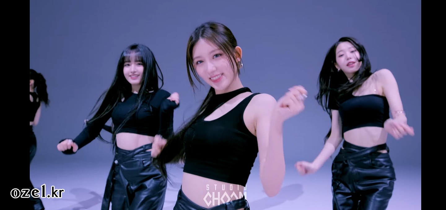 아이브 가을 귀걸이 - 스튜디오춤 유튜브 오젤(Ozel) 오젤 귀걸이_PB102E 착용 화보 5