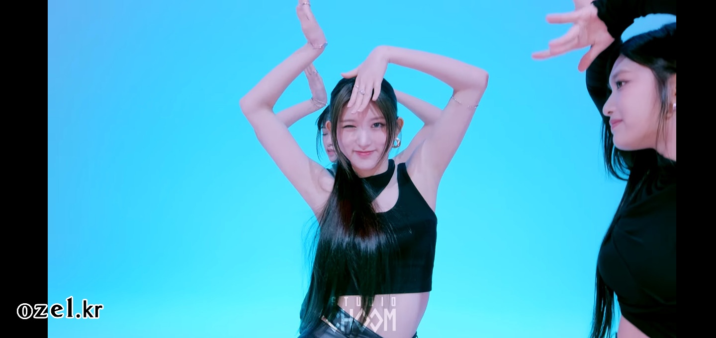 아이브 가을 귀걸이 - 스튜디오춤 유튜브 오젤(Ozel) 오젤 귀걸이_PB102E 착용 화보 7