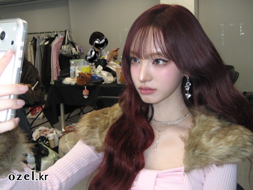 아이브 리즈 목걸이 - 메이크업 아티스트 공식 인스타그램 오젤(Ozel) 오젤 목걸이 착용 화보 2
