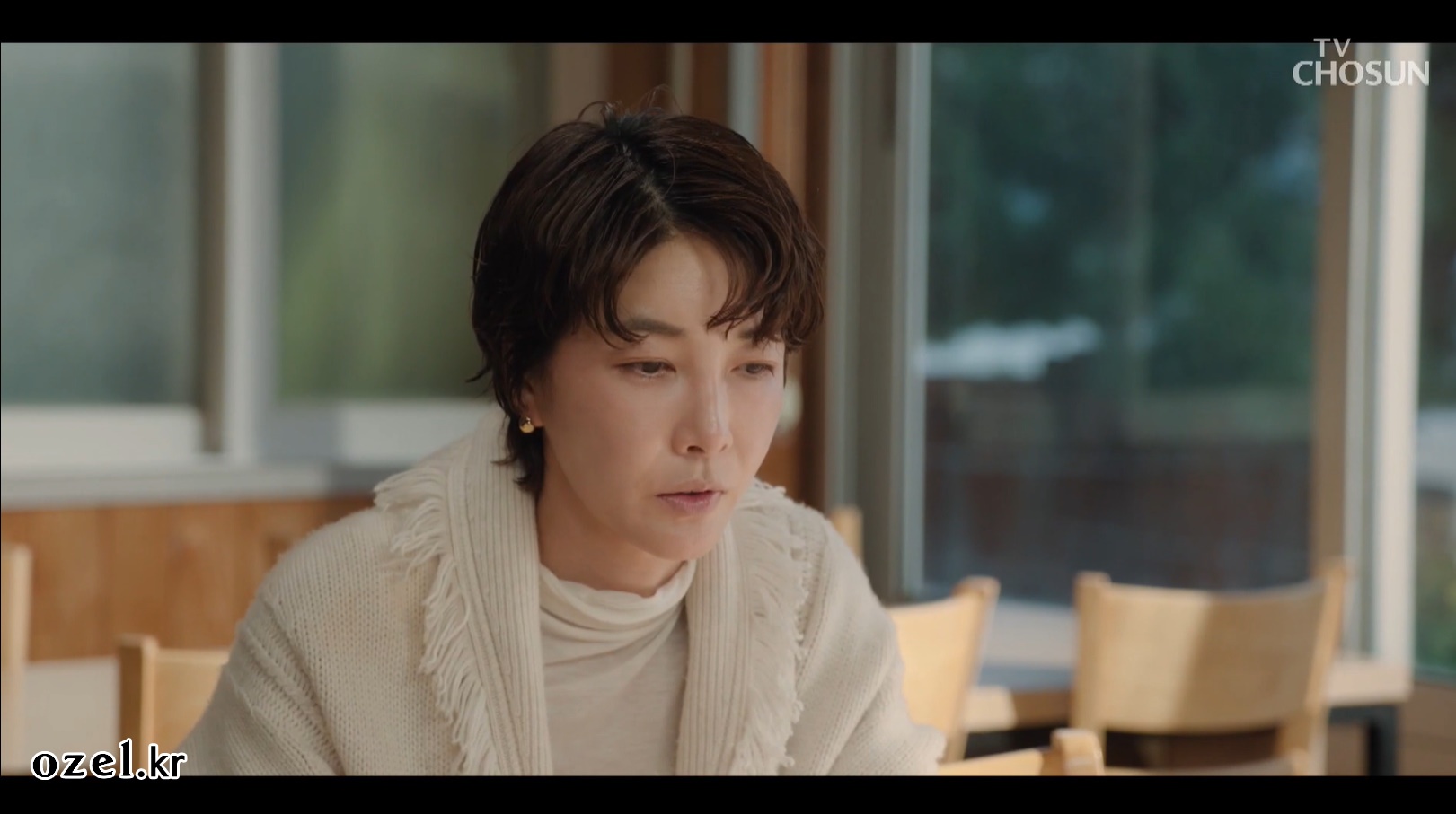 진서연 귀걸이 - TV조선 다음생은 없으니까 오젤(Ozel) 오젤 귀걸이 착용 화보 3