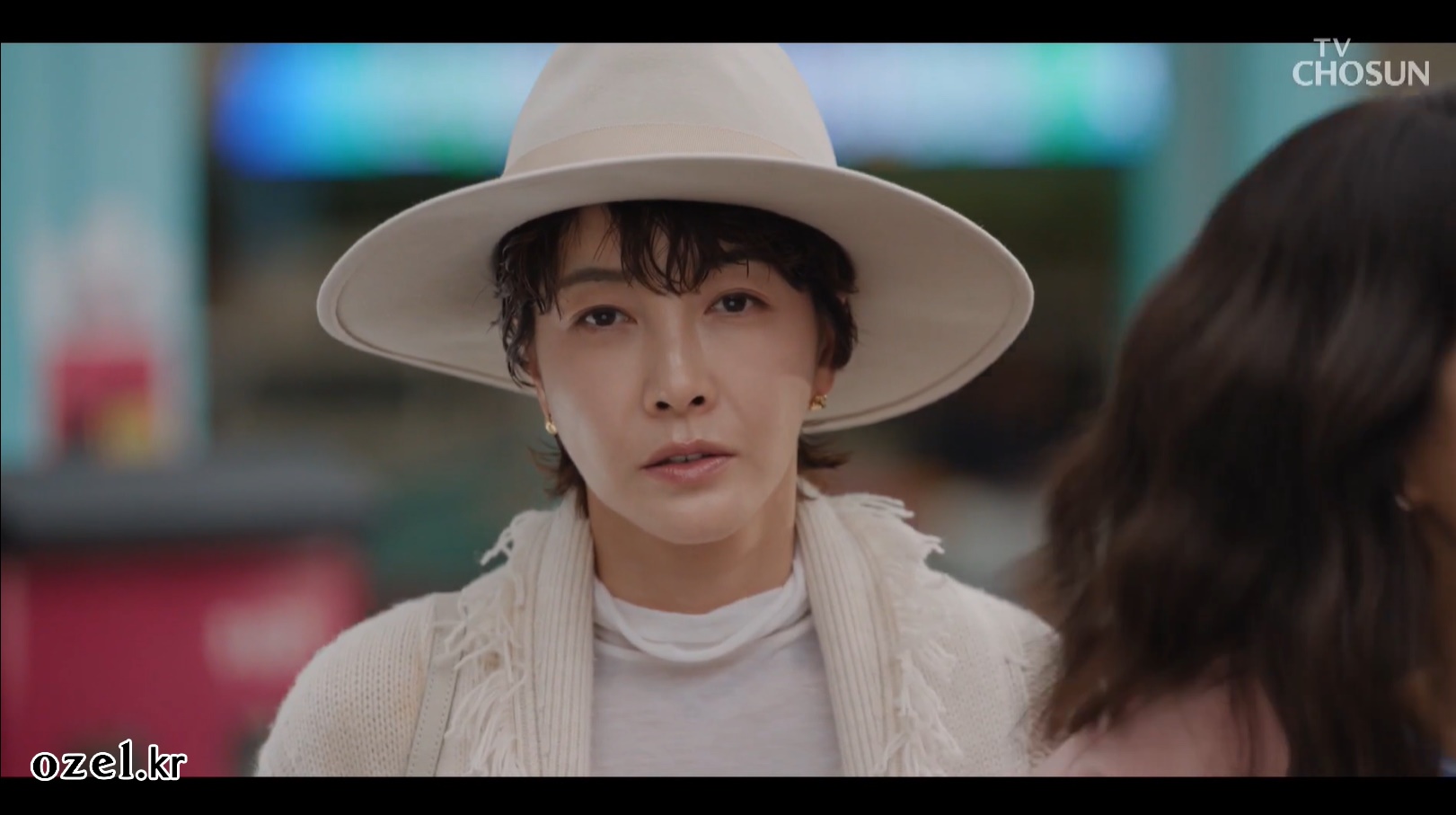 진서연 귀걸이 - TV조선 다음생은 없으니까 오젤(Ozel) 오젤 귀걸이 착용 화보 10