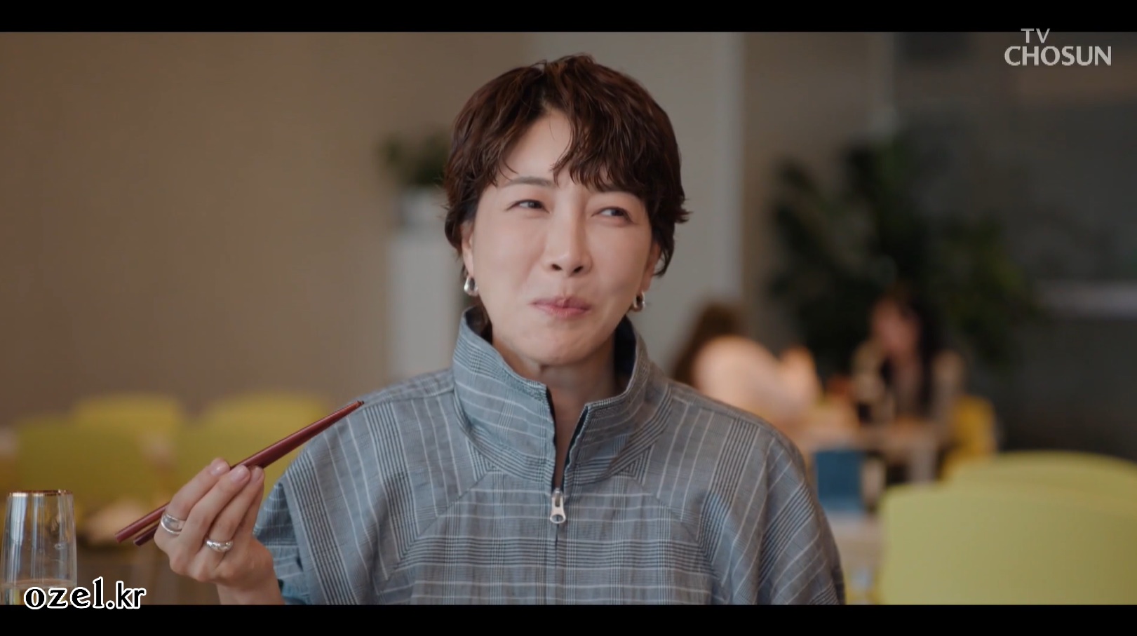 진서연 귀걸이 - TV조선 다음생은 없으니까 오젤(Ozel) 오젤 귀걸이, 반지 착용 화보 3