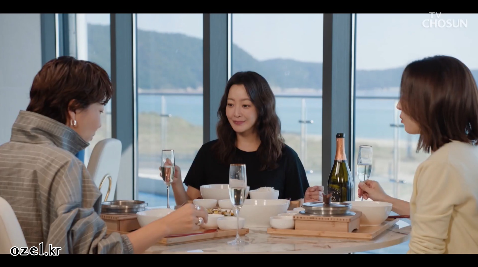 진서연 귀걸이 - TV조선 다음생은 없으니까 오젤(Ozel) 오젤 귀걸이, 반지 착용 화보 10