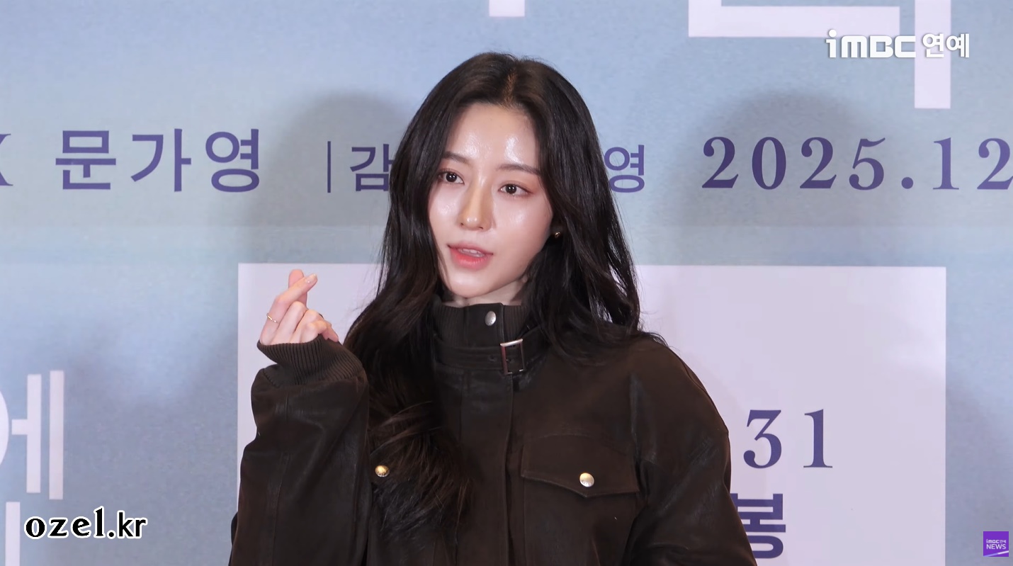 강민아 귀걸이 - iMBC연예 공식 유튜브 오젤(Ozel) 오젤 귀걸이 착용 화보 1