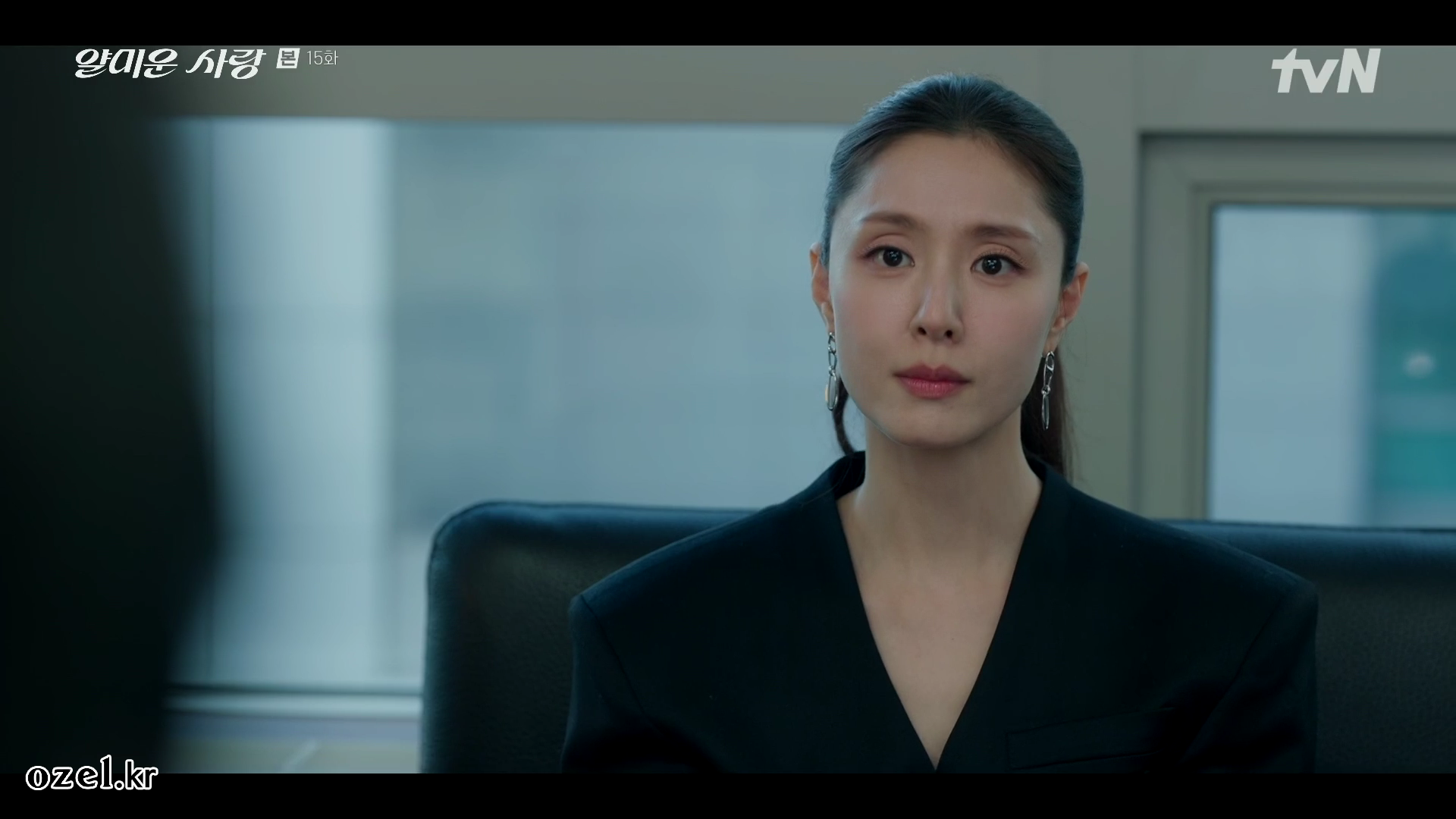 서지혜 귀걸이 - tvN 얄미운 사랑 오젤(Ozel) 오젤 귀걸이 착용 화보 3
