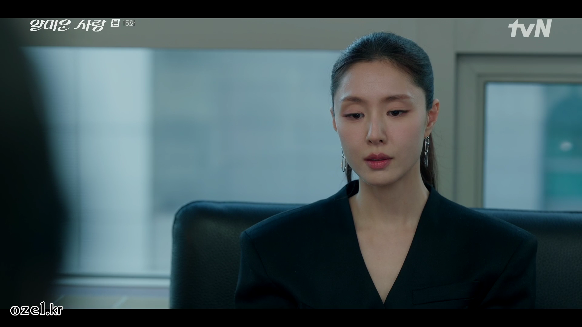 서지혜 귀걸이 - tvN 얄미운 사랑 오젤(Ozel) 오젤 귀걸이 착용 화보 5