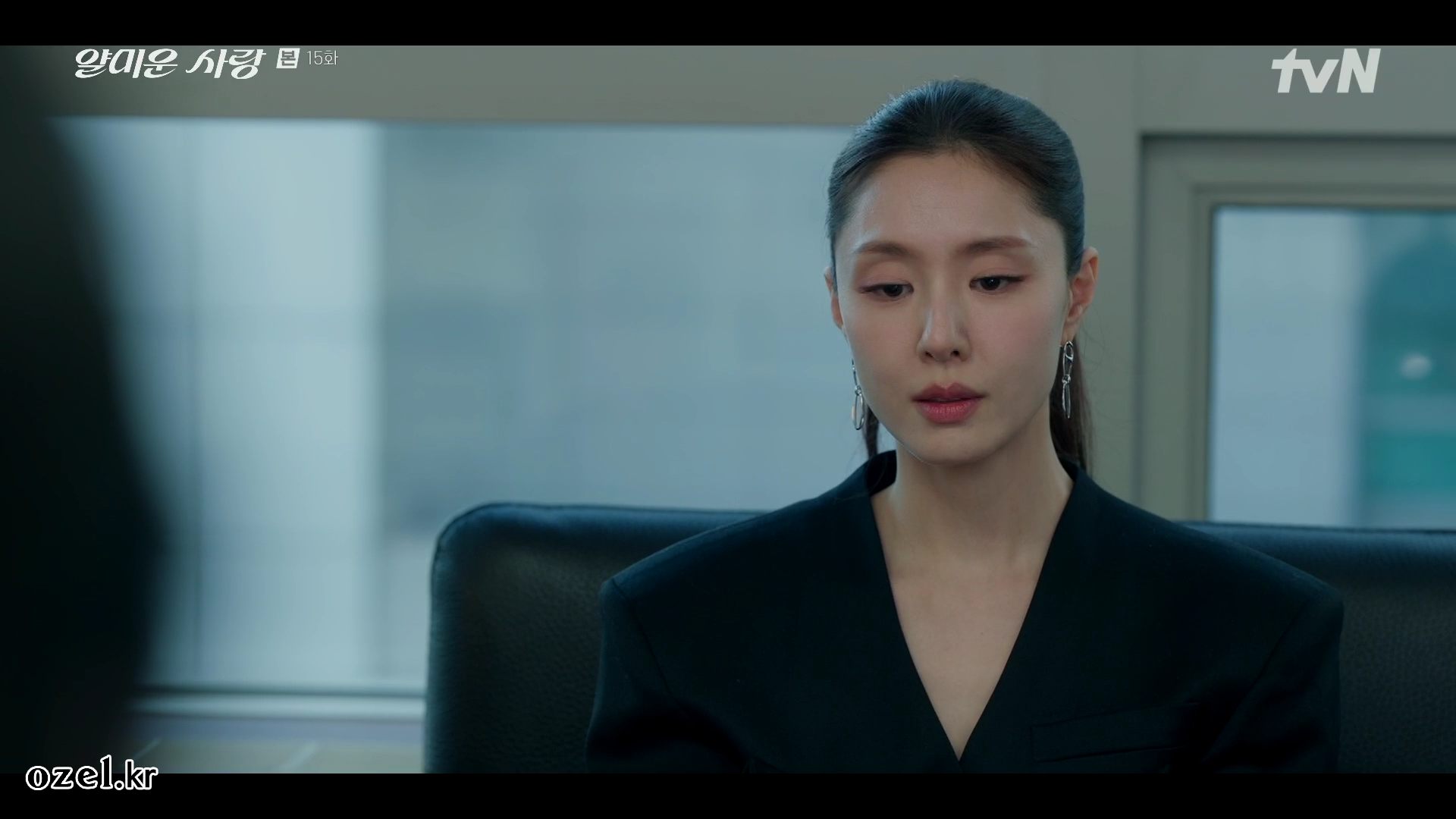 서지혜 귀걸이 - tvN 얄미운 사랑 오젤(Ozel) 오젤 귀걸이 착용 화보 6