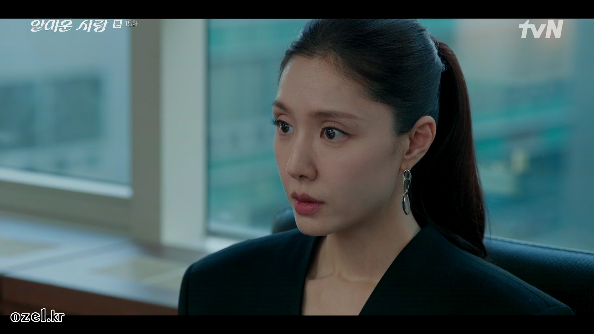 서지혜 귀걸이 - tvN 얄미운 사랑 오젤(Ozel) 오젤 귀걸이 착용 화보 7
