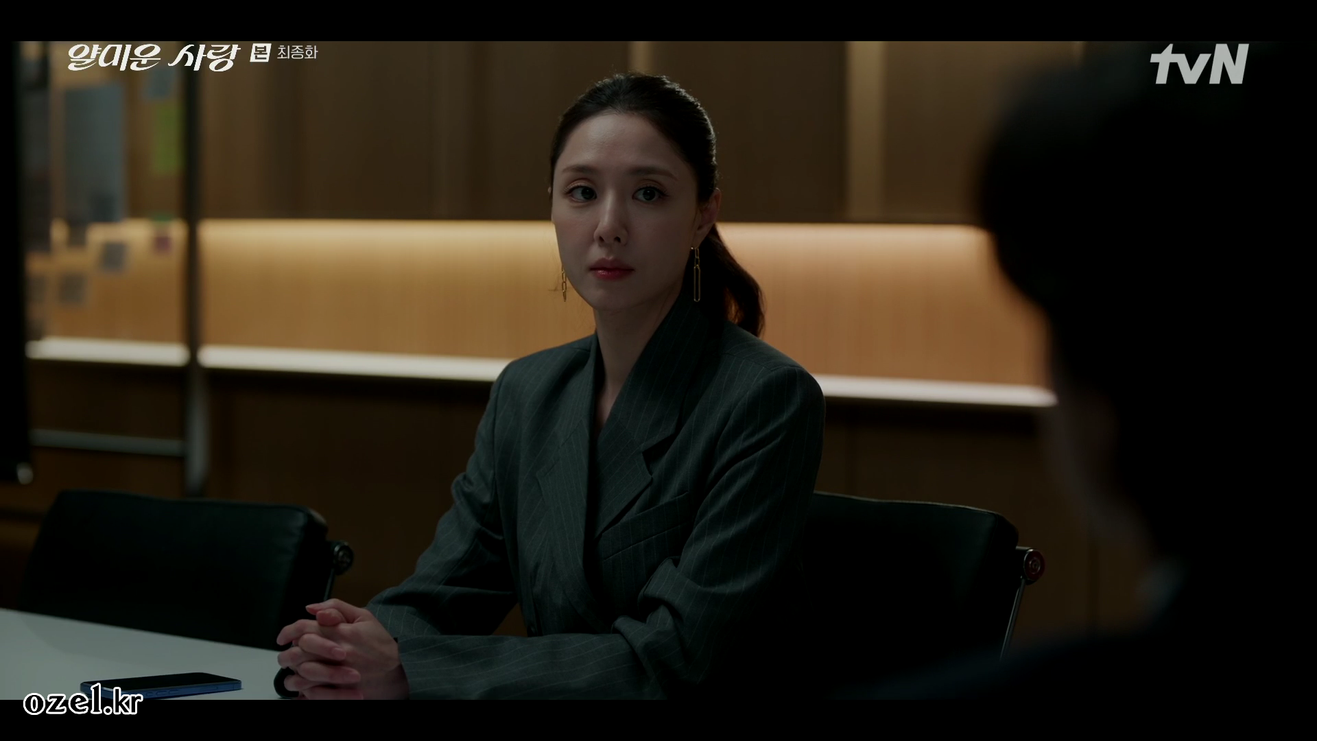 서지혜 귀걸이 - tvN 얄미운 사랑 오젤(Ozel) 오젤 귀걸이 착용 화보 1
