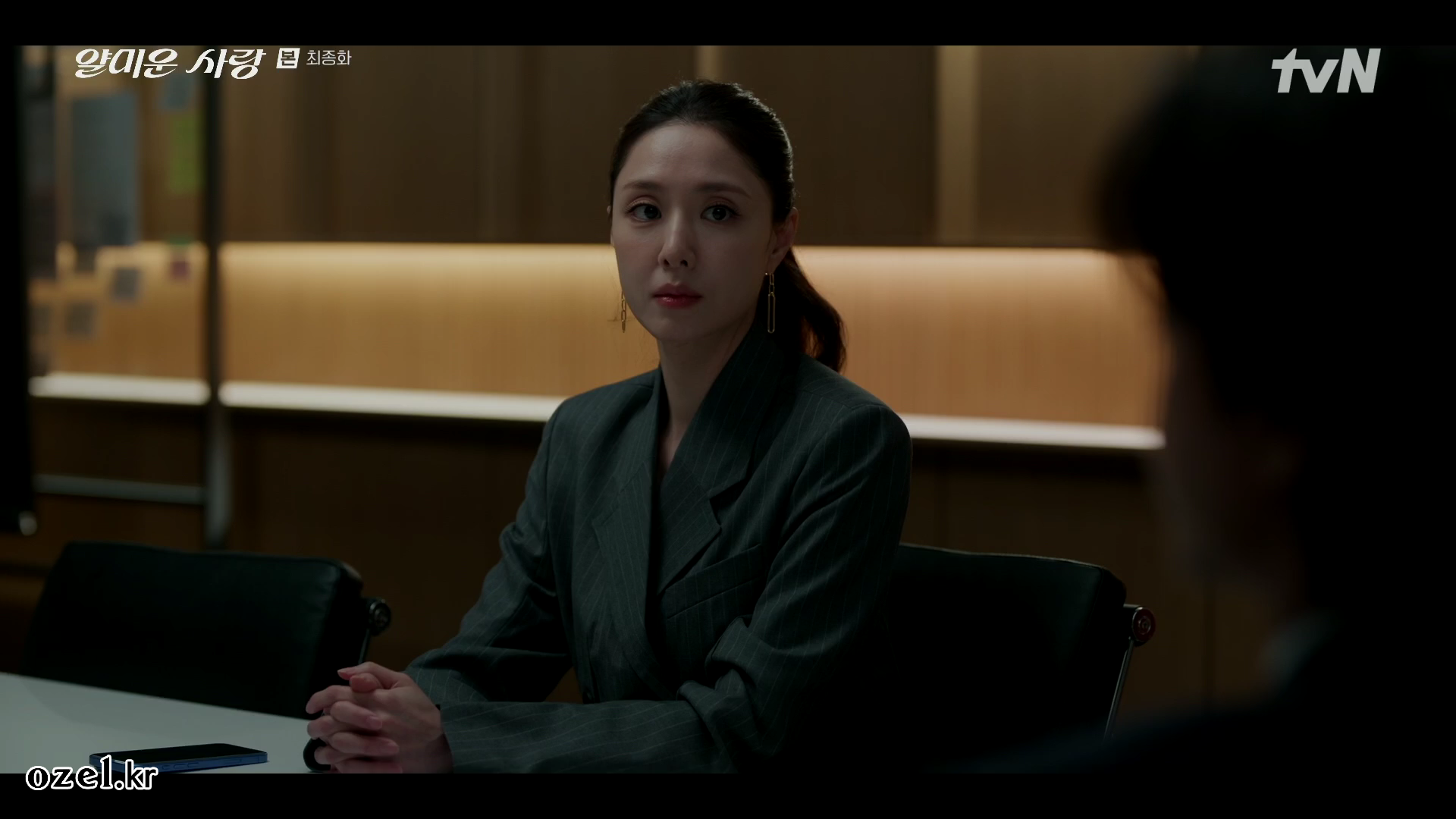 서지혜 귀걸이 - tvN 얄미운 사랑 오젤(Ozel) 오젤 귀걸이 착용 화보 2