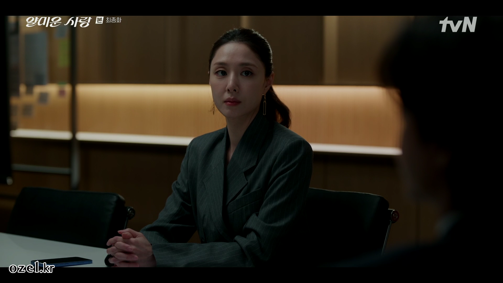 서지혜 귀걸이 - tvN 얄미운 사랑 오젤(Ozel) 오젤 귀걸이 착용 화보 10