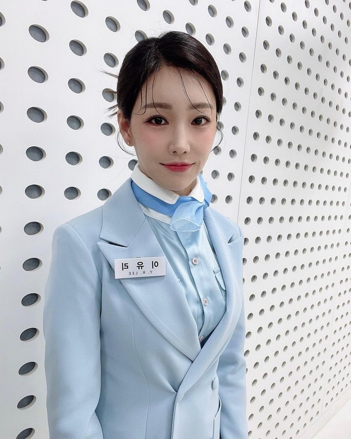 이유리 귀걸이 - 이유리 공식 인스타그램 오젤(Ozel) 오젤 귀걸이 착용 화보 2