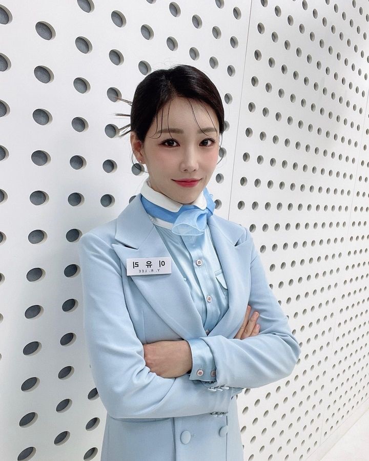 이유리 귀걸이 - 이유리 공식 인스타그램 오젤(Ozel) 오젤 귀걸이 착용 화보 1