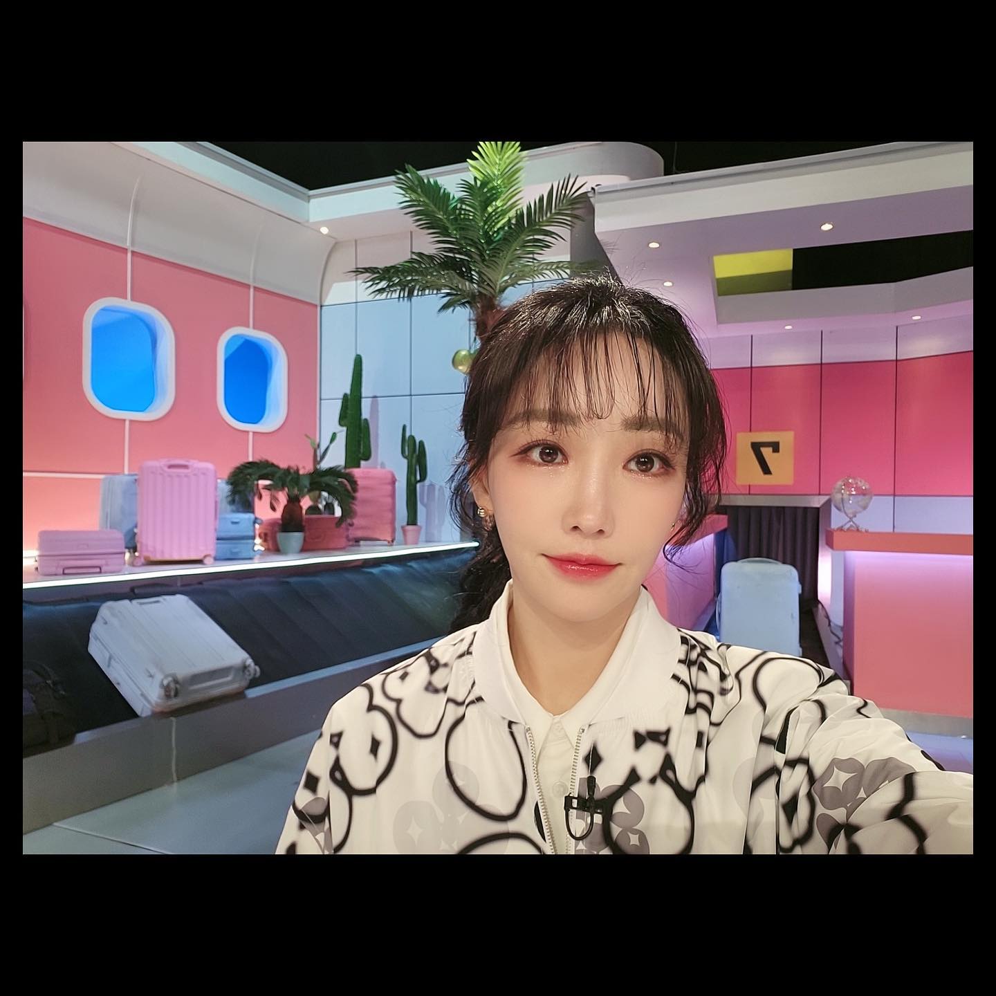 이유리 귀걸이 - 이유리 공식 인스타그램 오젤(Ozel) 오젤 귀걸이 착용 화보 2
