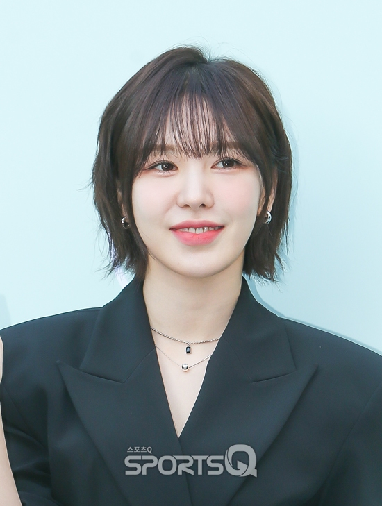 레드벨벳 웬디 목걸이 - 온라인기사 오젤(Ozel) 오젤 목걸이 착용 화보 3