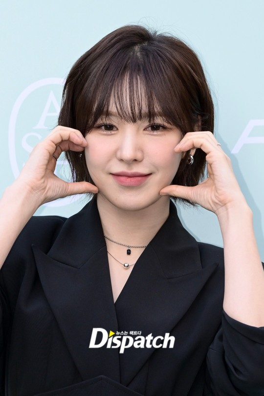 레드벨벳 웬디 목걸이 - 온라인기사 오젤(Ozel) 오젤 목걸이 착용 화보 4
