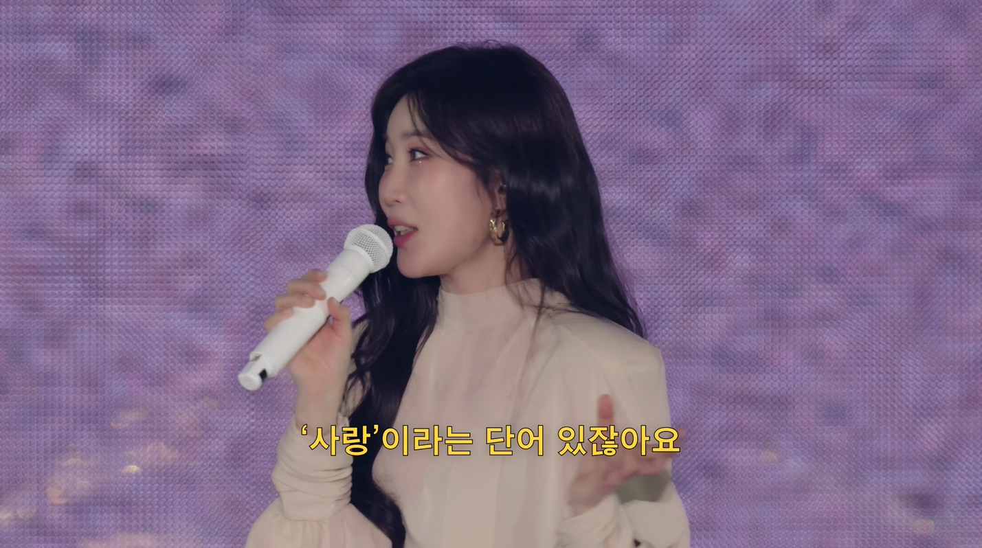 다비치 이해리 귀걸이 - 강민경 공식 유튜브 오젤(Ozel) 오젤 귀걸이 착용 화보 13