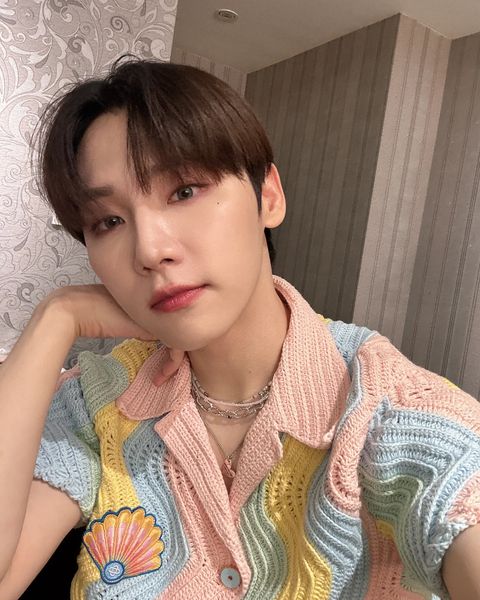AB6IX 전웅 목걸이 - AB6IX 공식인스타그램 오젤(Ozel) 오젤 목걸이 착용 화보 4