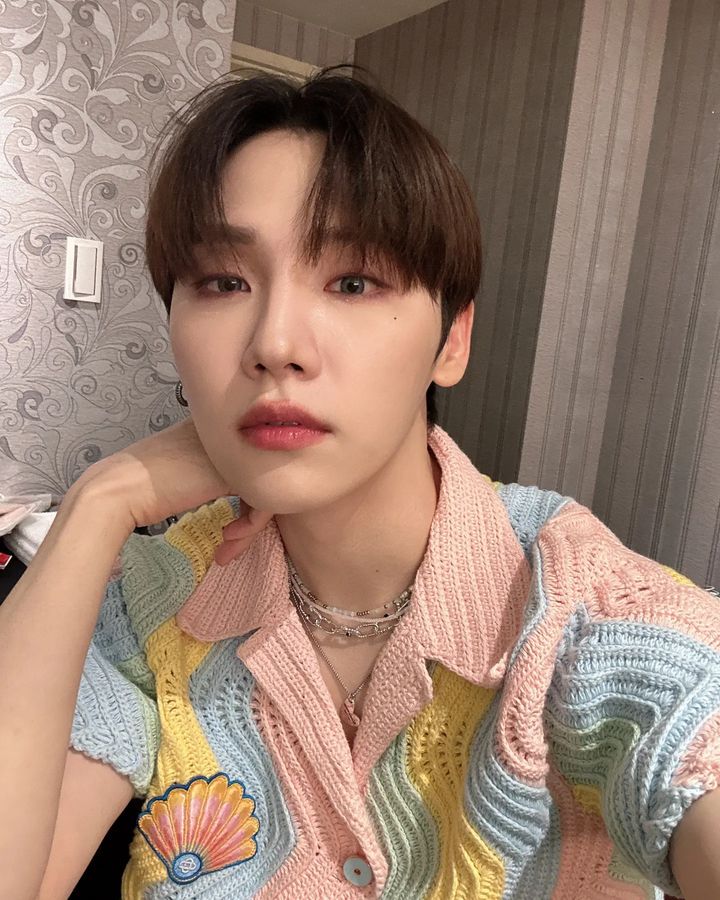 AB6IX 전웅 목걸이 - AB6IX 공식인스타그램 오젤(Ozel) 오젤 목걸이 착용 화보 1