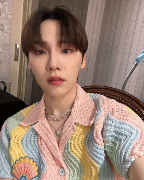 AB6IX 전웅 목걸이 - AB6IX 공식인스타그램 오젤(Ozel) 오젤 목걸이 착용 화보 5