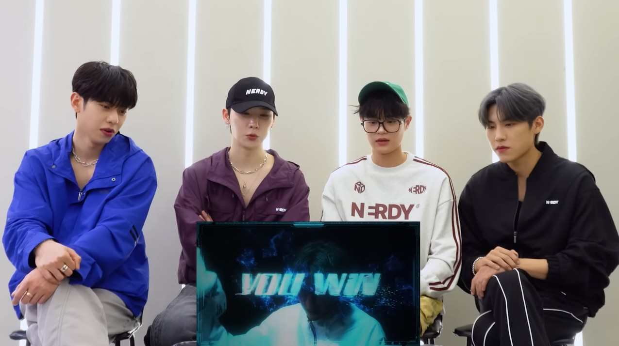 AB6IX 동현 목걸이 - AB6IX 공식 유튜브 오젤(Ozel) 오젤 목걸이 착용 화보 7