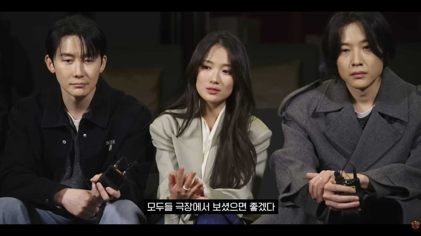 김혜윤 반지 - 쇼박스 공식 유튜브 오젤(Ozel) 오젤 반지 착용 화보 10