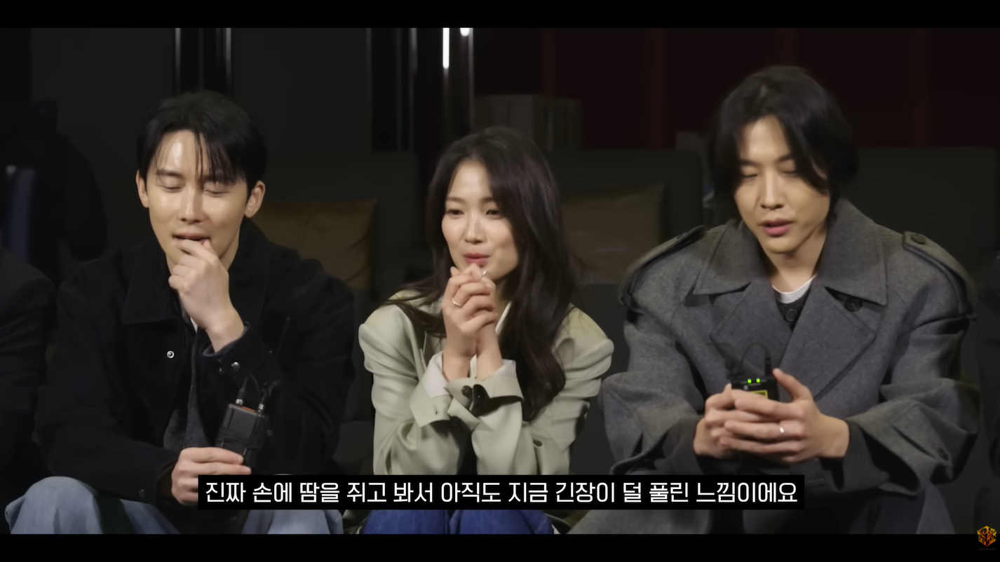 김혜윤 반지 - 쇼박스 공식 유튜브 오젤(Ozel) 오젤 반지 착용 화보 11