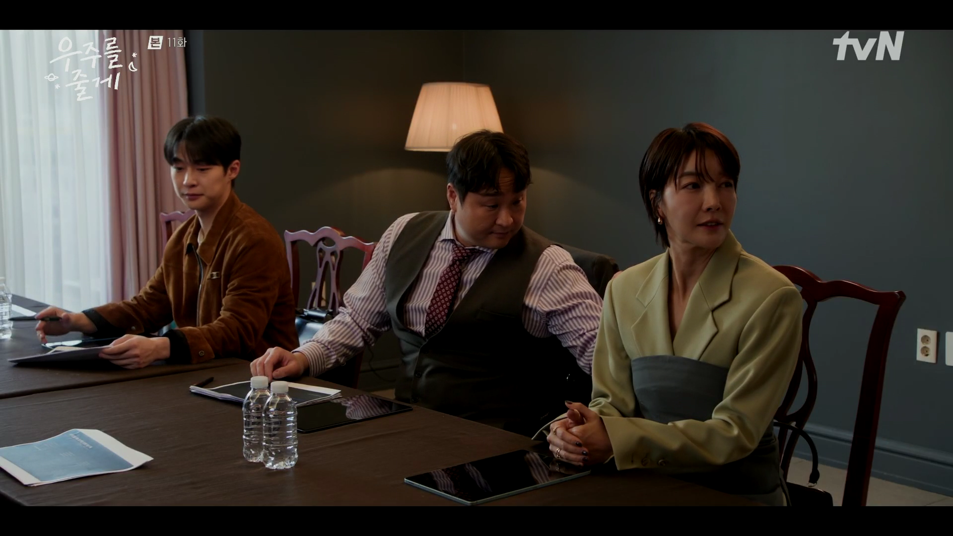 진서연 귀걸이 - tvN 우주를 줄게 오젤(Ozel) 오젤 귀걸이 착용 화보 2