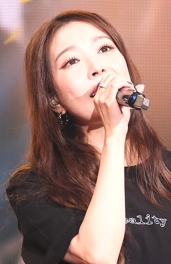 보아 귀걸이 - 보아 팬 유튜브 (보아 콘서트) 오젤(Ozel) 오젤 귀걸이 착용 화보 1
