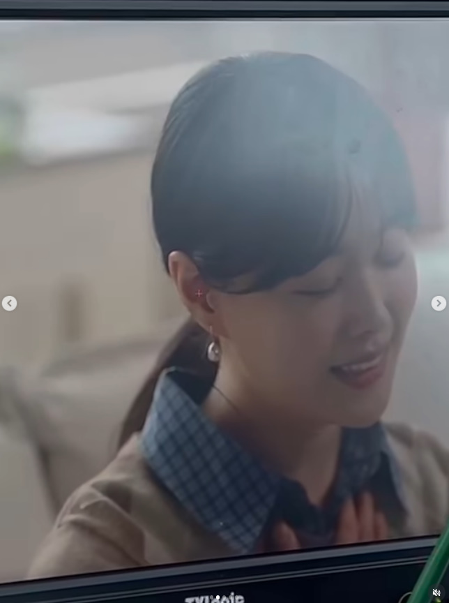 송지은 Earrings - Rose gold promise rings 2
