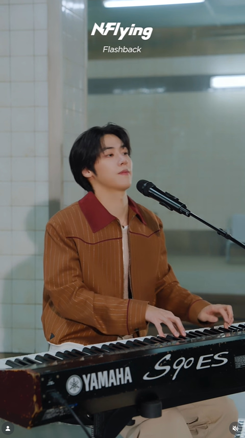 엔플라잉 이승협 목걸이 - 엔플라잉 공식 릴스 오젤(Ozel) 오젤 목걸이 착용 화보 2