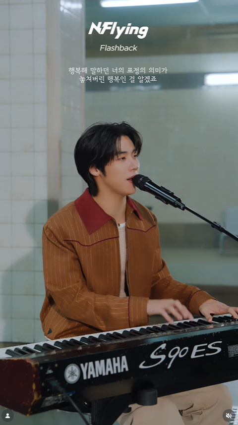 엔플라잉 이승협 목걸이 - 엔플라잉 공식 릴스 오젤(Ozel) 오젤 목걸이 착용 화보 4