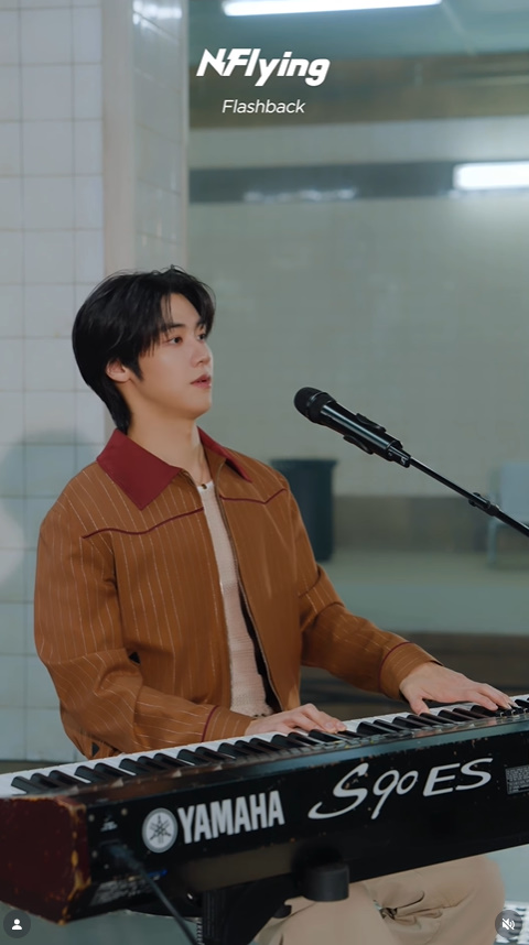 엔플라잉 이승협 목걸이 - 엔플라잉 공식 릴스 오젤(Ozel) 오젤 목걸이 착용 화보 7