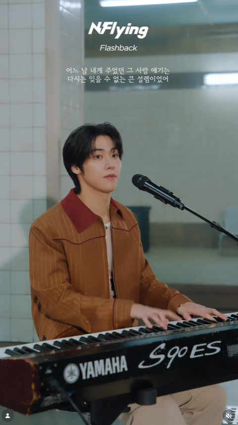 엔플라잉 이승협 목걸이 - 엔플라잉 공식 릴스 오젤(Ozel) 오젤 목걸이 착용 화보 10