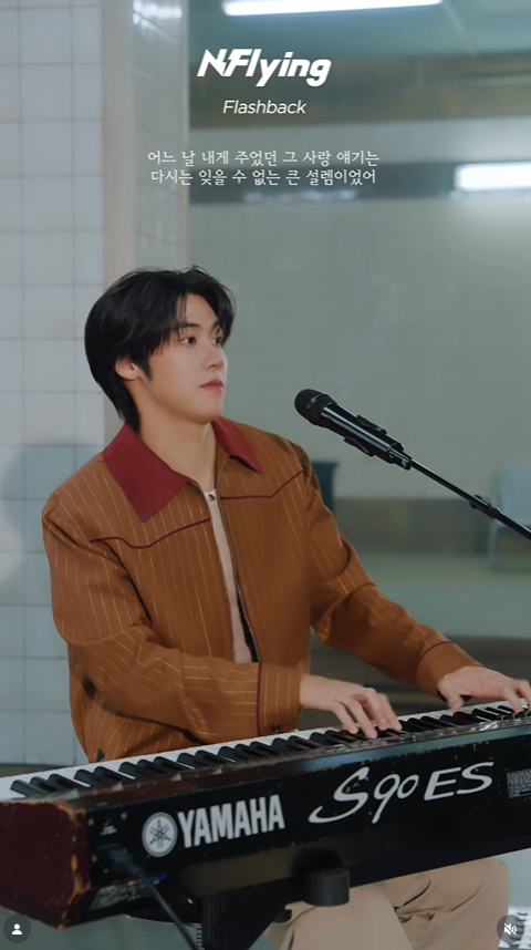 엔플라잉 이승협 목걸이 - 엔플라잉 공식 릴스 오젤(Ozel) 오젤 목걸이 착용 화보 13