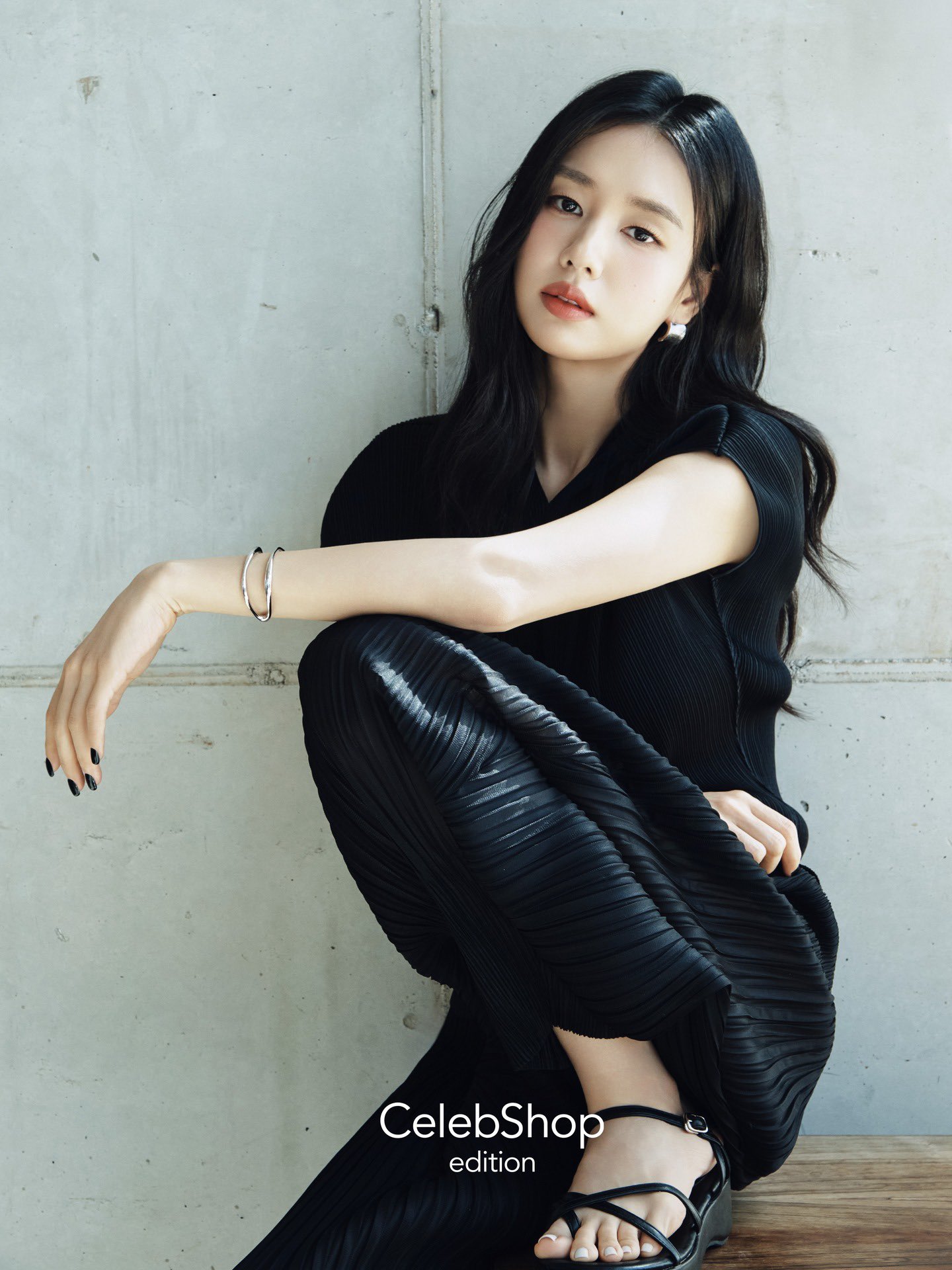 안은진 귀걸이 - 셀렙샵 공식 홈페이지 오젤(Ozel) 오젤 귀걸이 착용 화보 5