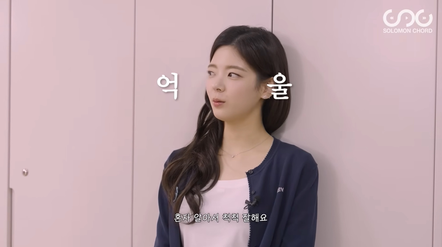 있지 리아 목걸이 - 리아초이 공식 유튜브 오젤(Ozel) 오젤 목걸이 착용 화보 5