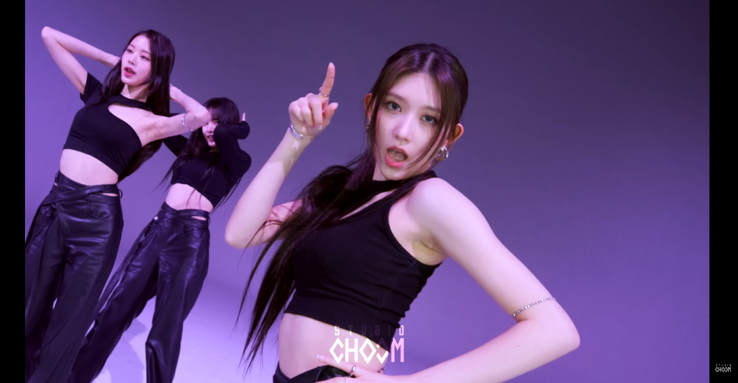 아이브 가을 귀걸이 - 스튜디오춤 유튜브 오젤(Ozel) 오젤 귀걸이 착용 화보 2