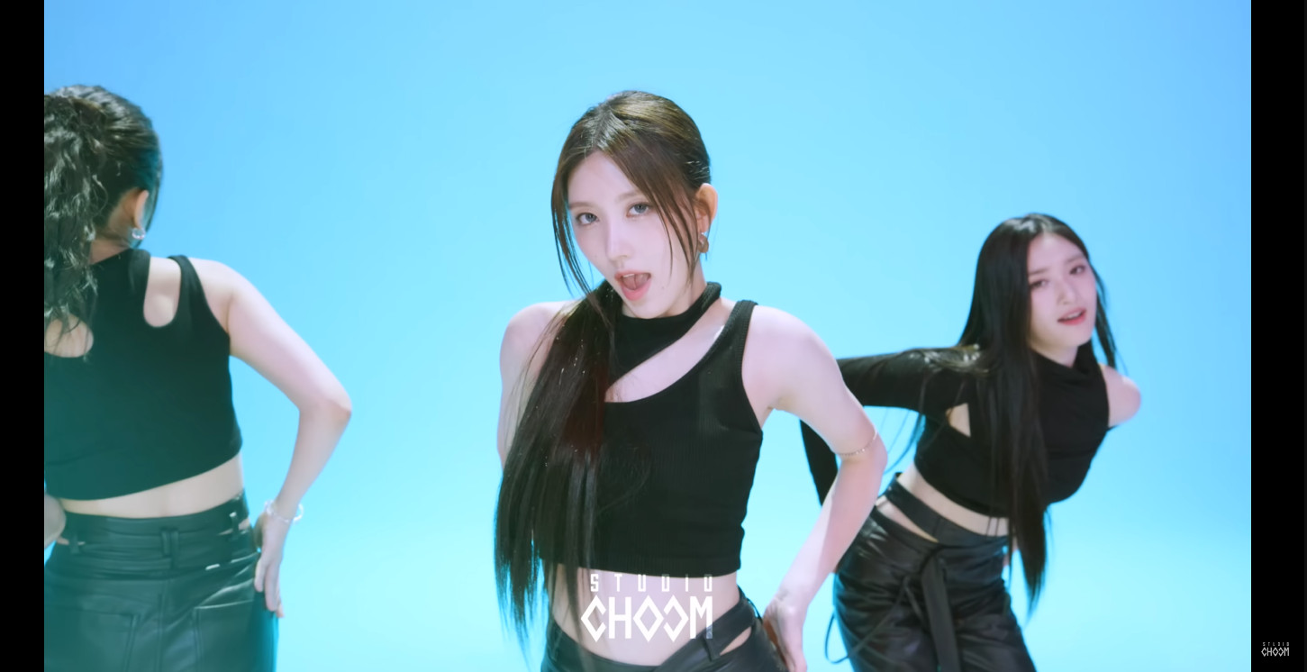 아이브 가을 귀걸이 - 스튜디오춤 유튜브 오젤(Ozel) 오젤 귀걸이 착용 화보 7