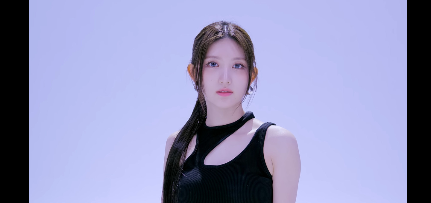 아이브 가을 귀걸이 - 스튜디오춤 유튜브 오젤(Ozel) 오젤 귀걸이 착용 화보 2