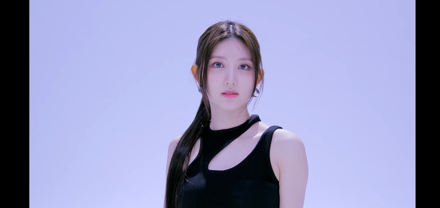 아이브 가을 귀걸이 - 스튜디오춤 유튜브 오젤(Ozel) 오젤 귀걸이 착용 화보 3